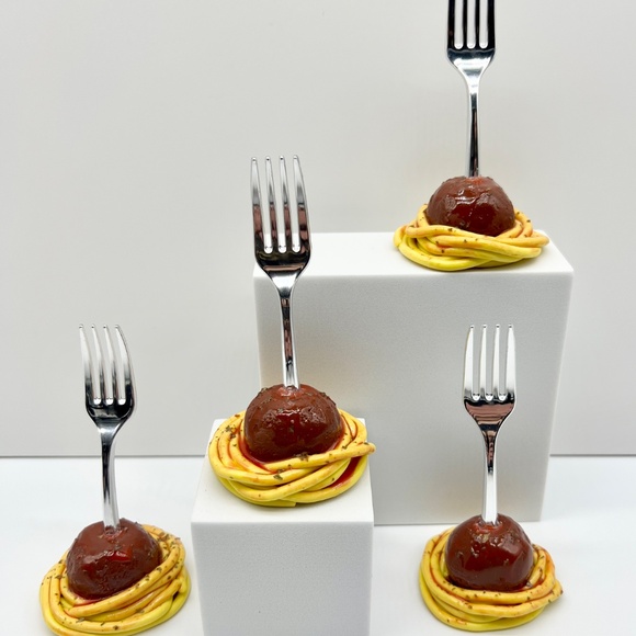 Spaghetti & Meatball Place Card Holders – Set of 4 | Handmade Sculpted Clay - Picture 7 of 12